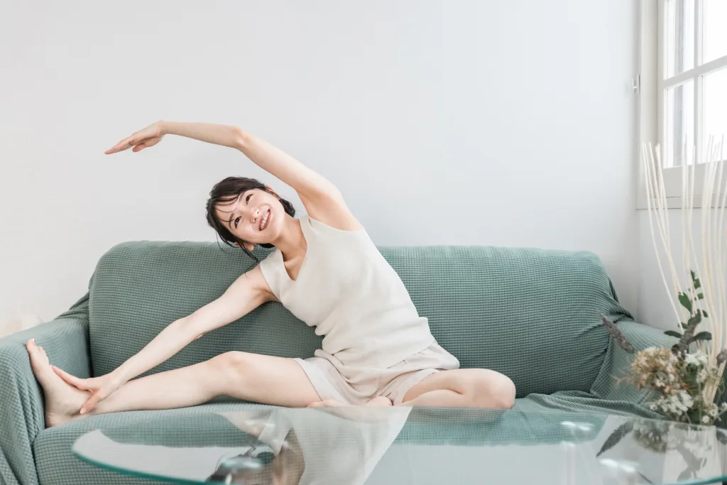 26882383_m | 神楽坂のパーソナルジム|QUALITAS神楽坂店 ストレッチしている女性