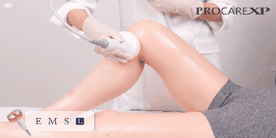 video_03handpiece | 神楽坂のパーソナルジム|QUALITAS神楽坂店 QUALITAS神楽坂店似てエステサービスを受けている女性03