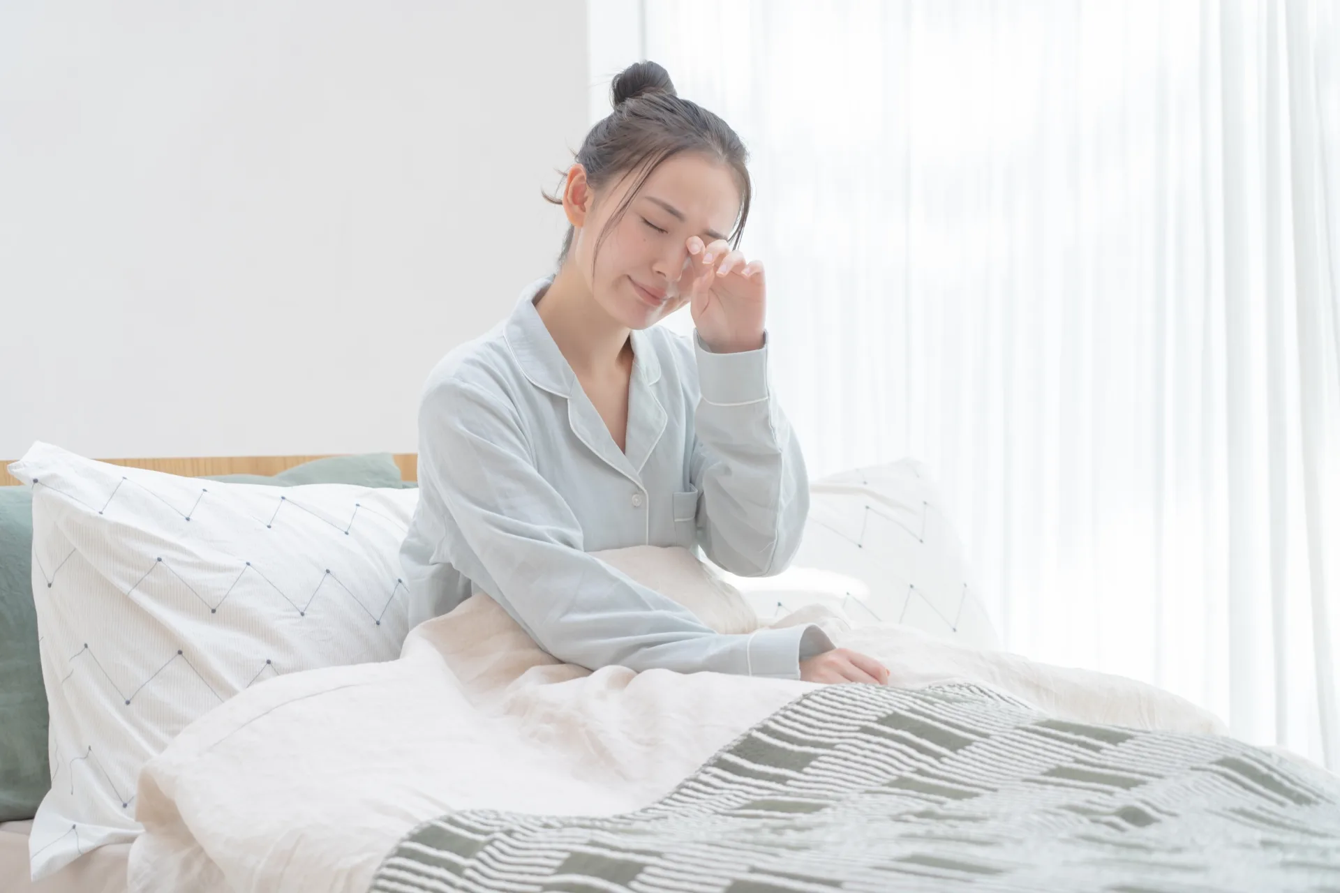 睡眠不足で困っている女性
