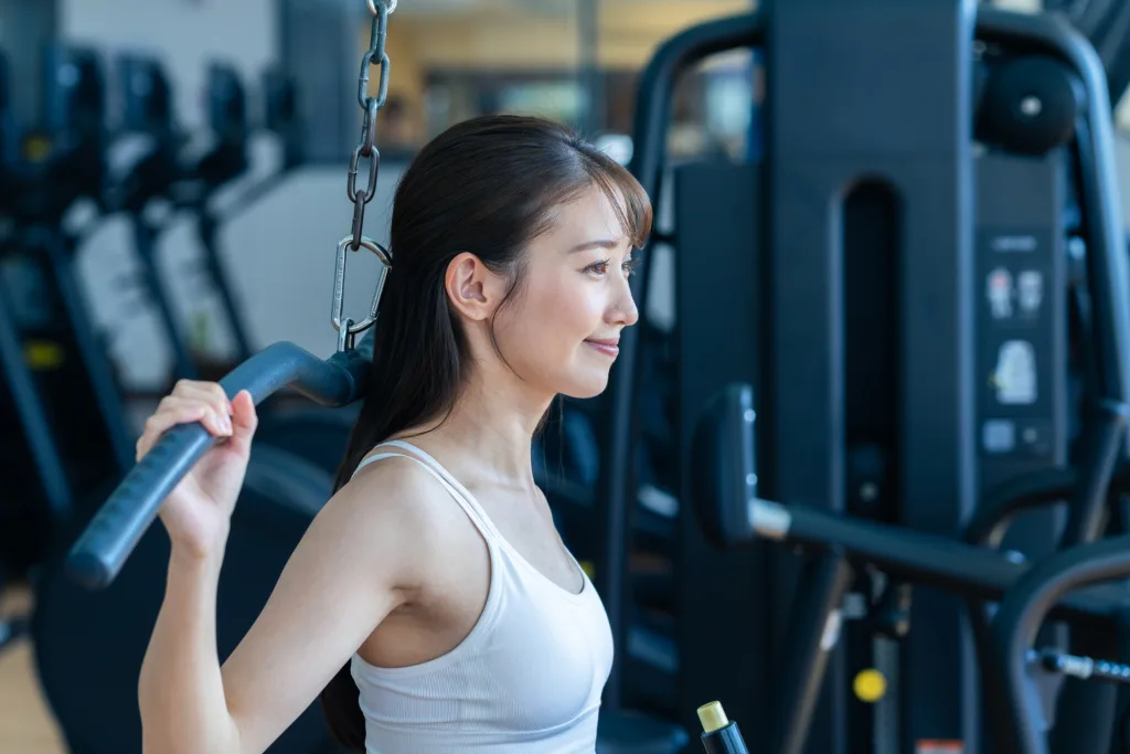 トレーニングする女性